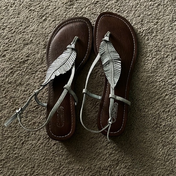 Silver and brown feather sandal - Picture 1 of 2